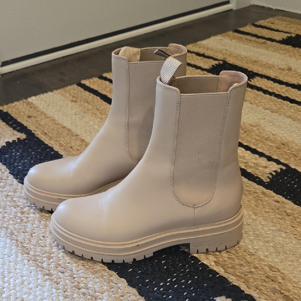 Gianvito Rossi Chester Light Beige Chelsea Boots, Leather, Sz7, Quiet Luxury